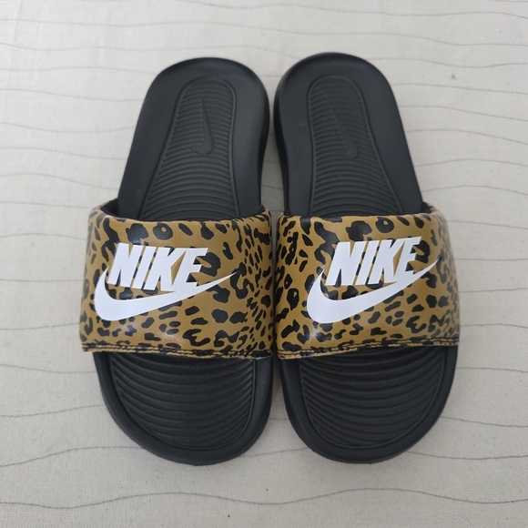 Nike Womens Victori One Slides Leopard Print Sandals Shoes CN9676-700 Size 7 - Picture 3 of 11